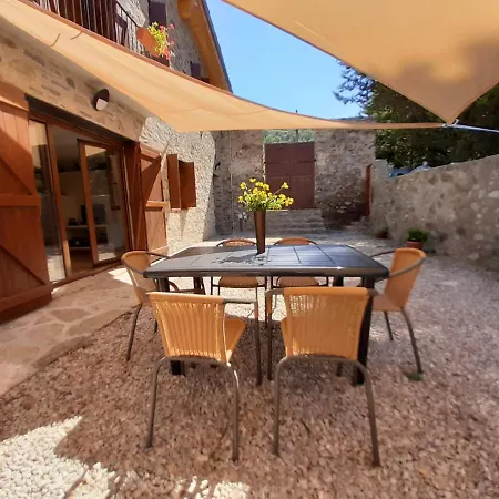 Casa Del Pont Hébergement de vacances *